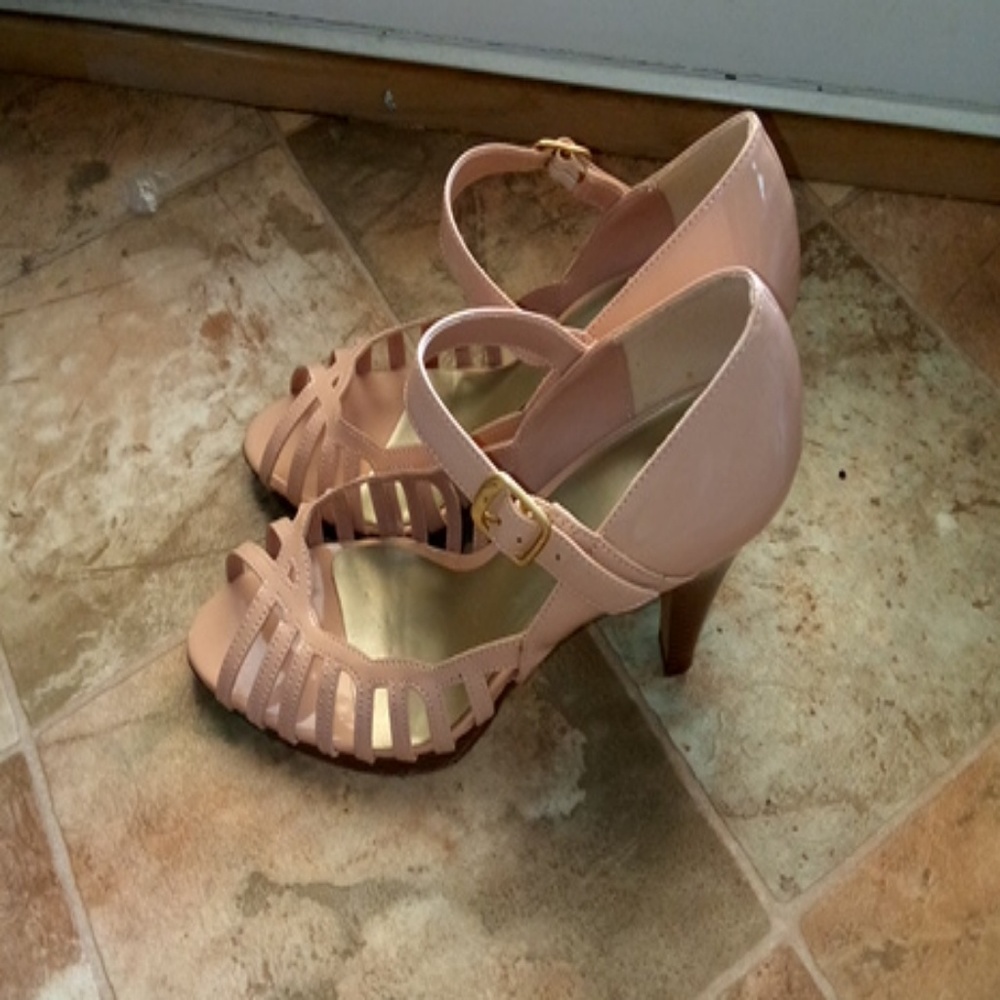 Fioni high heel peach strappy sandals size 10